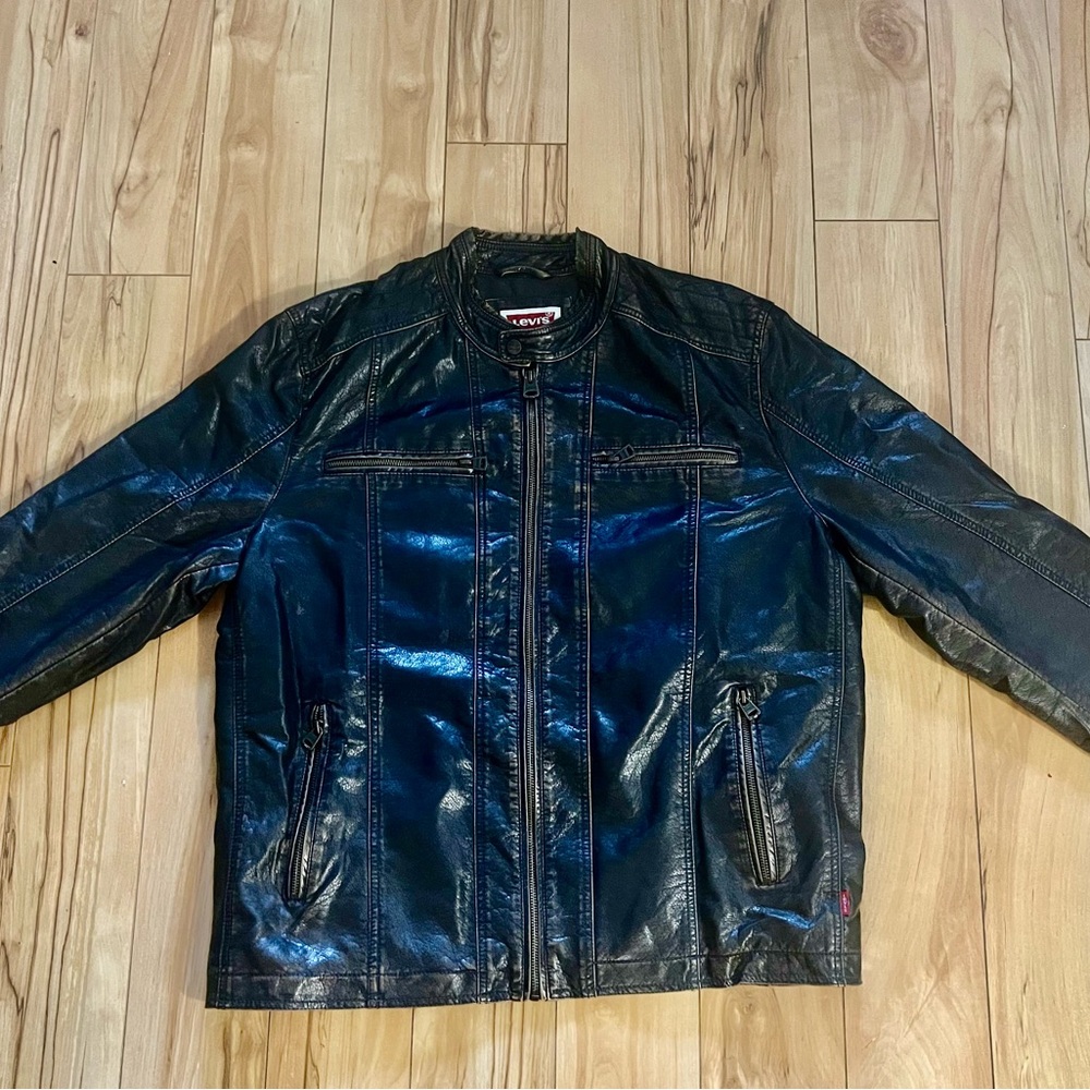 ❌ SOLD ❌ Levi's Men's Black Leather Jacket